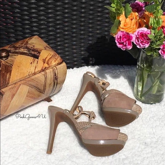 PRELOVED ✨ Peep toe cutout heels - Picture 2 of 2